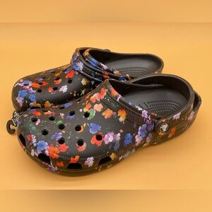 NEW Size 11 Women / 9 Men Crocs Classic Printed Floral Clog Shoes Sandals Black